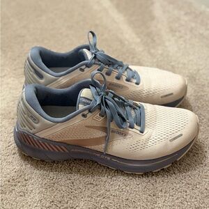 Brooks Adrenaline 22 —Size 10